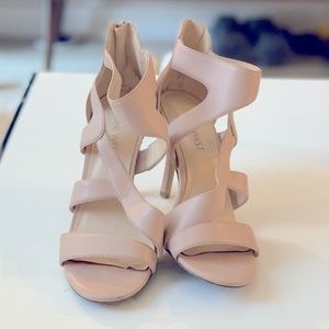 SOLD: Nine West strappy nude heels (size 6)